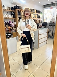 Çok Gözlü Yumuşak ve Hafif Yapılı Çift Askılı Omuz ve Çapraz Çanta Krem Taba Geçişli Deri (30x24 cm)